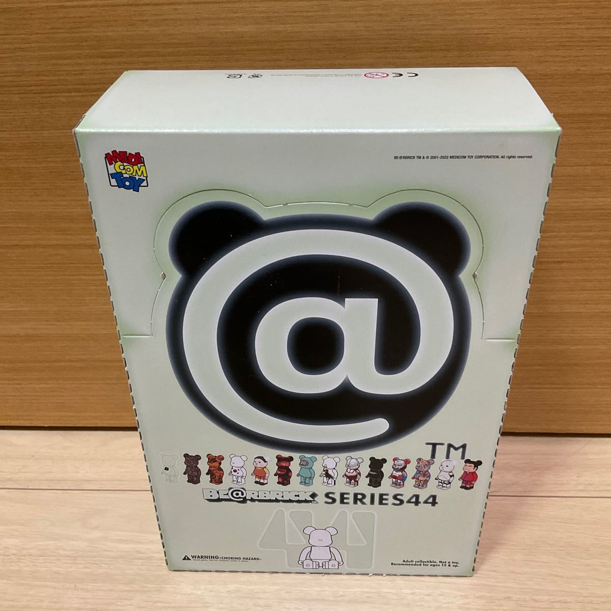 ベアブリック シリーズ 44 BE@RBRICK SERIES 44 1BOX 24個入り メディコムトイ MEDICOMTOY 100％　未開封