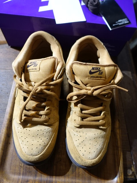 NIKE SB DUNK LOW PRO BQ6817 204 サイズ28.5　スニーカー　スエード_画像1