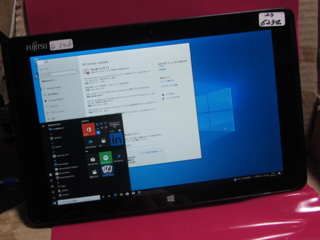 ジャンク　fujitsu　arrows　tab　q506　ram:4gb　hd:64gb　タブレット　windows10　黒　初期化済み　23-6234_画像1