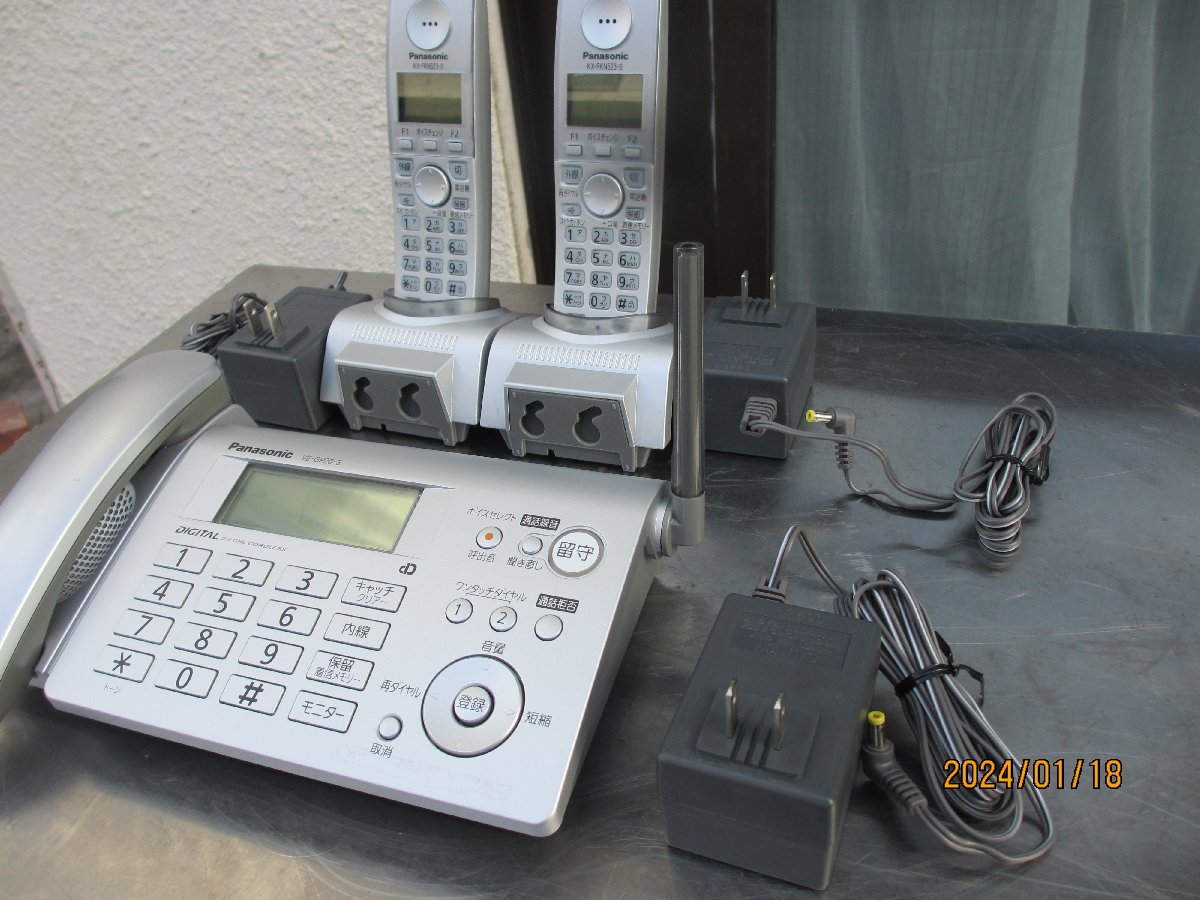 パナソニックのデジタル電話機：：子機２台付：型：ｖｅ－ｇｄ２０ーｓ：小型コンパクト：良品：_画像4