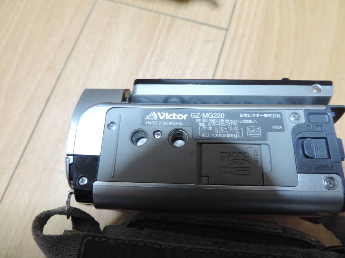 2点・ビクター ビデオカメラ・動作未確認・本体・ 充電器無し・HDD Victor Everio GZ-MG220+HD30-S_画像4
