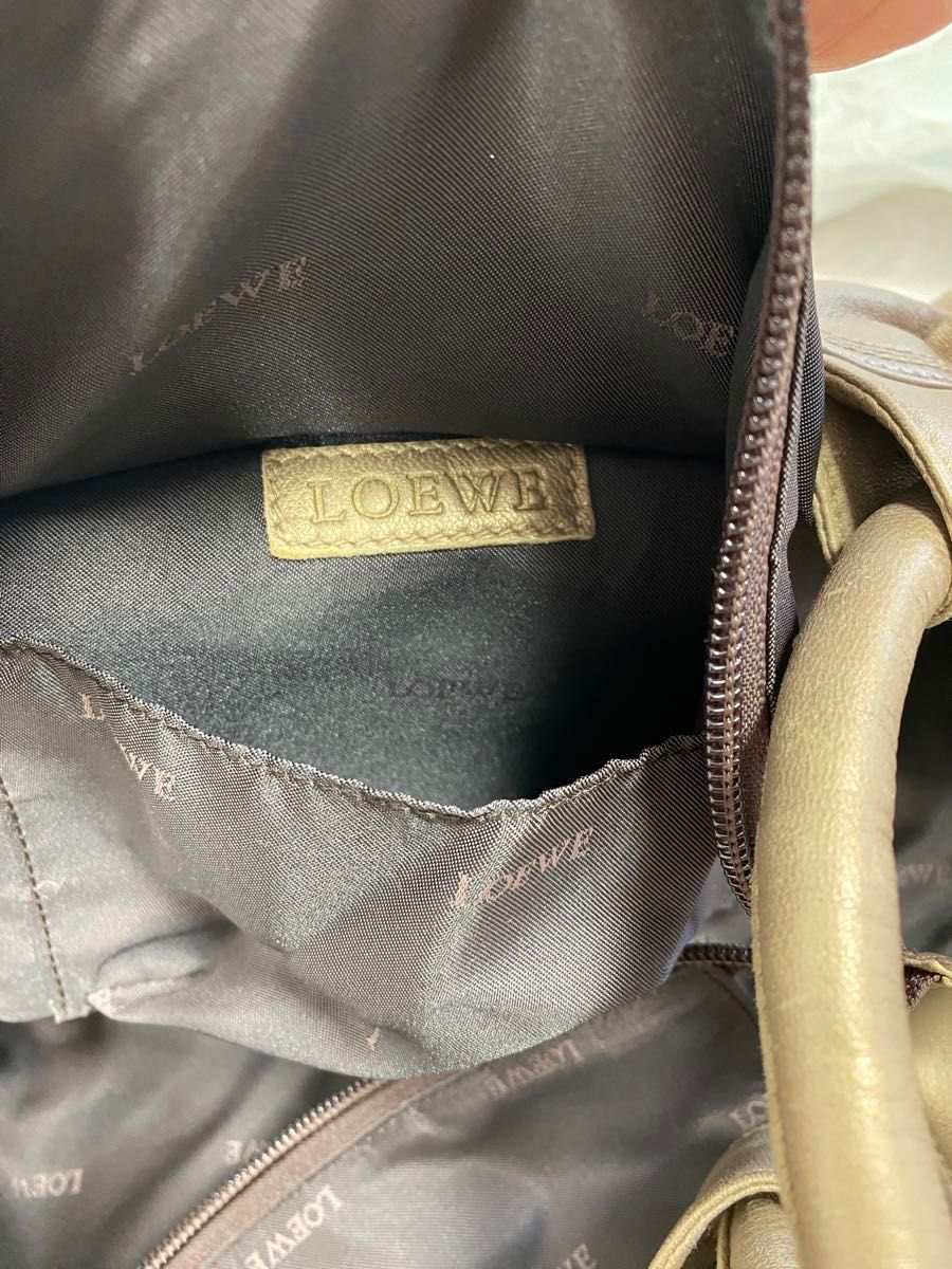 LOEWE ロエベ　ナッパアイレ　ゴールド可愛い　柔らかなレザー