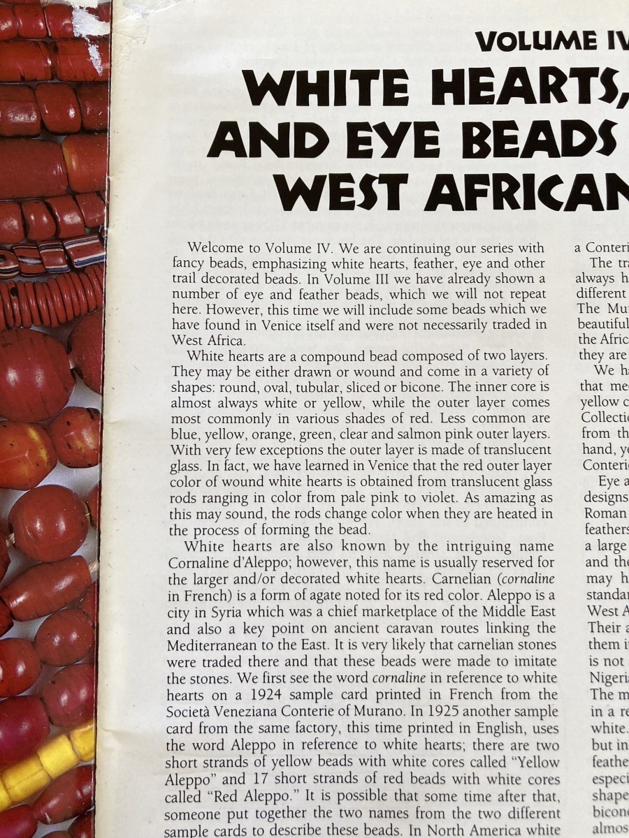 #1★アフリカンビーズ John and Ruth Picard著★ホワイトハーツ White hearts, Feather and eye beads from the west African trade_画像2