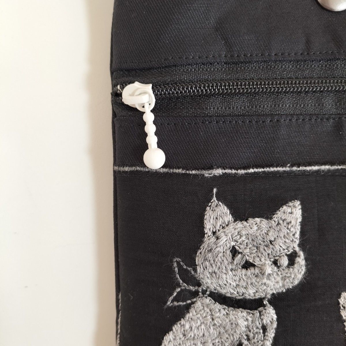 スマホポーチ　ハンドメイド　pjc　クロッチ　刺繍　猫　お散歩バッグ　ショルダーポーチ