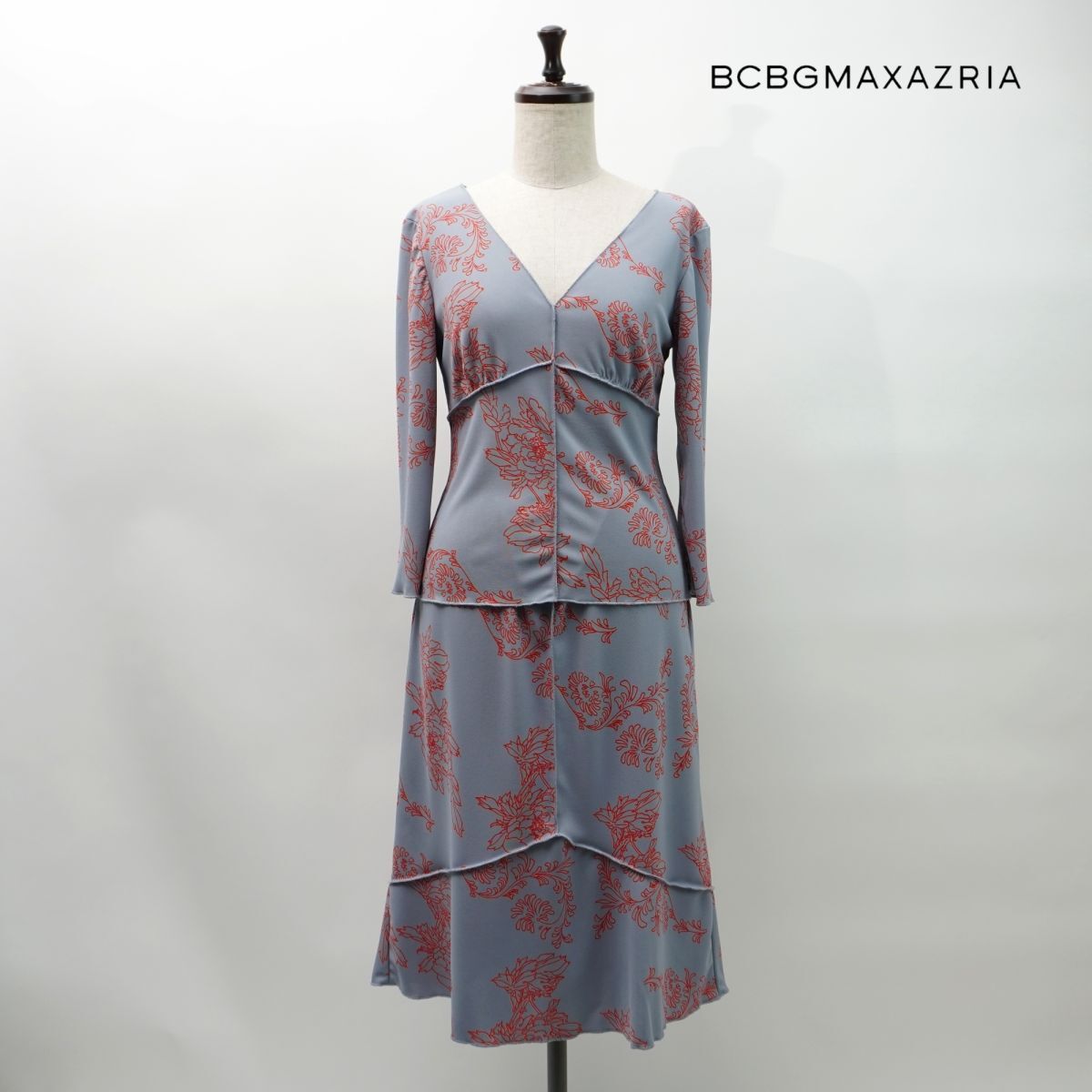 美品 BCBG MAXAZRIA ビーシービージーマックスアズリア 花柄V開きカットソー スカート セットアップ レディース グレー 赤 サイズS/M*MC863_画像1