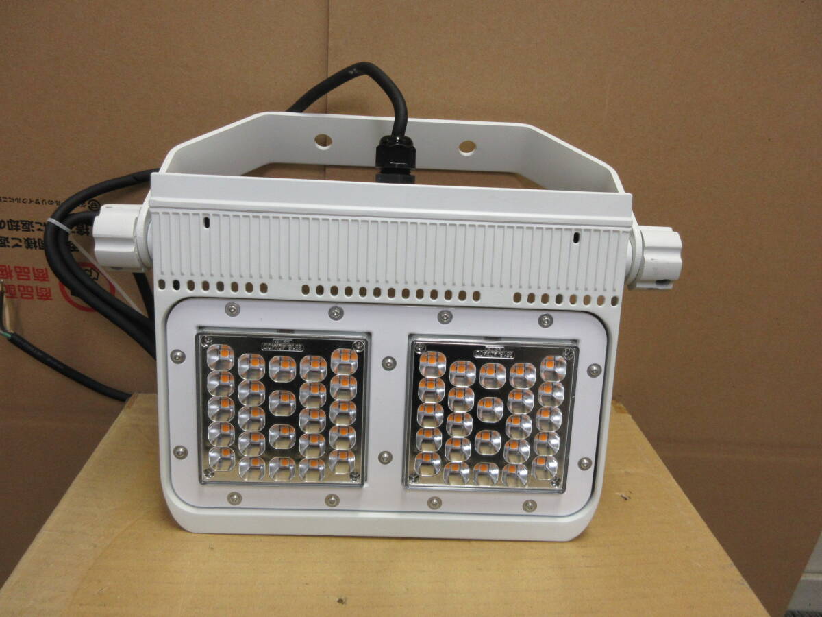 NT021813　未使用　アイリスオーヤマ　LED角型投光器　FLS-50W-N-K3-R8-W　電球色　50W