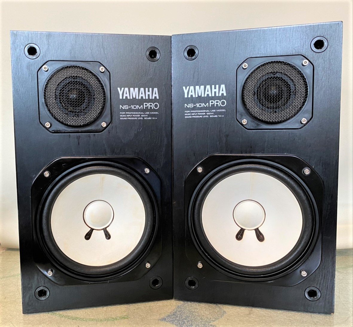 圧倒の表現力　YAMAHA NS-10M PRO ペア　入魂の匠チューニング プロのスタジオでも現役で使われている名器、高域の抜けが良いです。_画像1