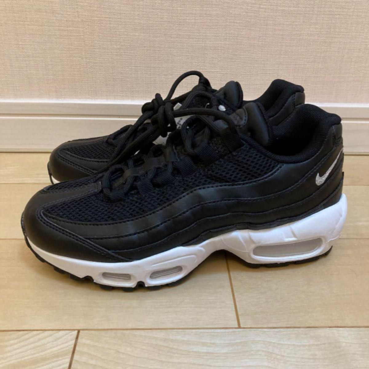 新品　NIKE ナイキ　airmax95 ウィメンズ　エアマックス95  ブラック 黒　ホワイト 23.5cm スニーカー 