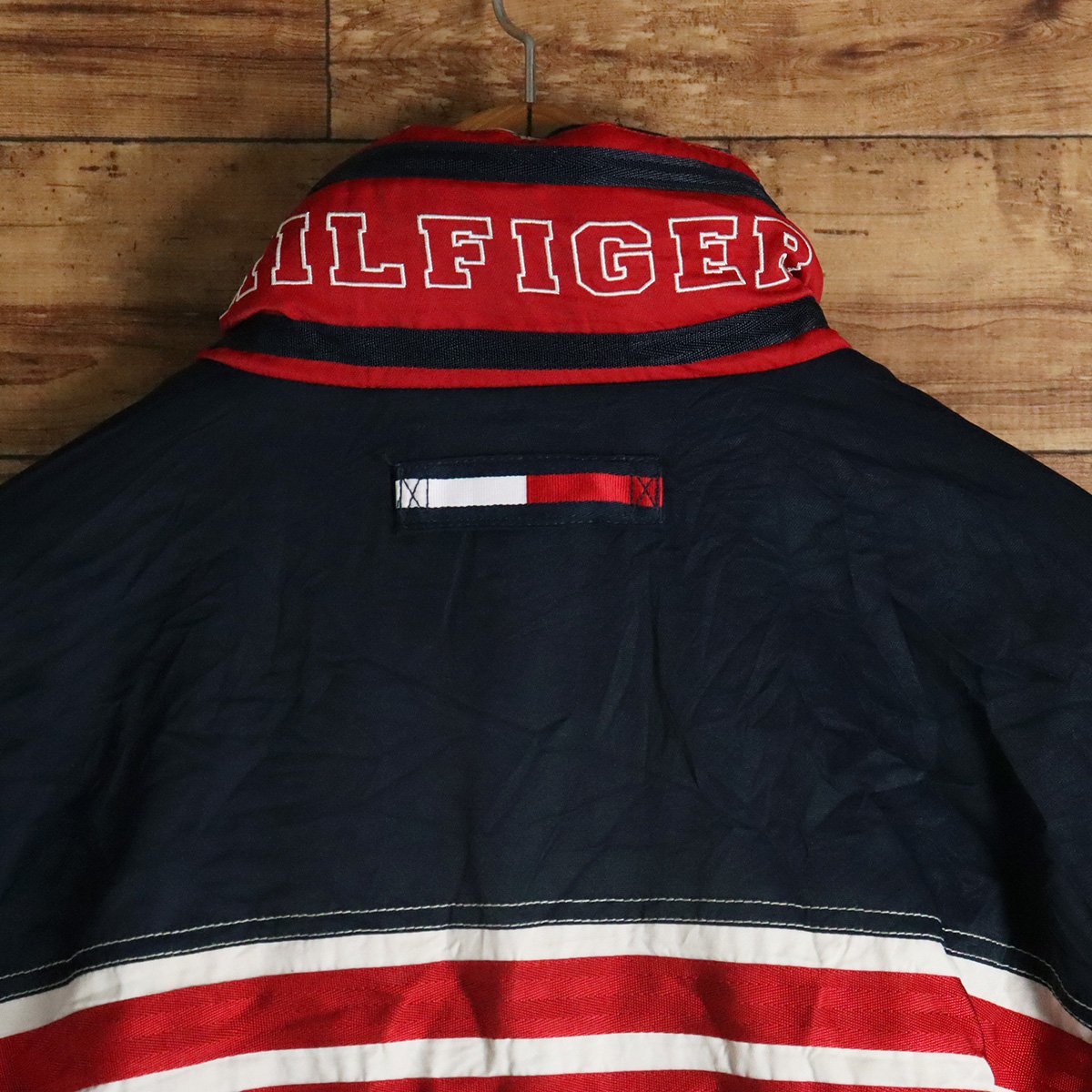 K3J/R1.30-5　90s　TOMMY HILFIGER　トミーヒルフィガー　セーリングジャケット　ナイロンジャケット　刺繍ロゴ　収納フード　L_画像9