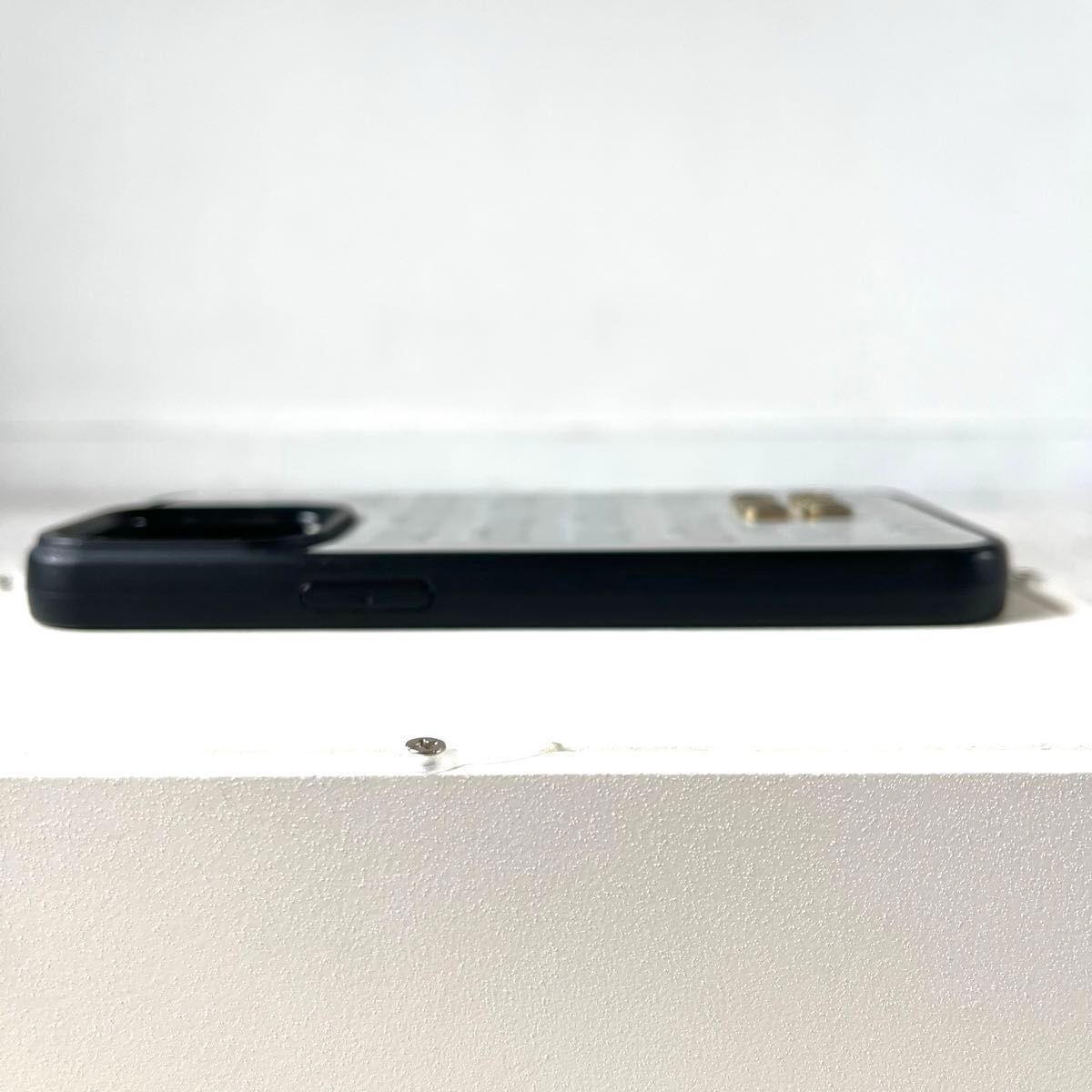 良品◆miumiu  iPhone13 Pro レザー 型押し スマホケース　ブルー