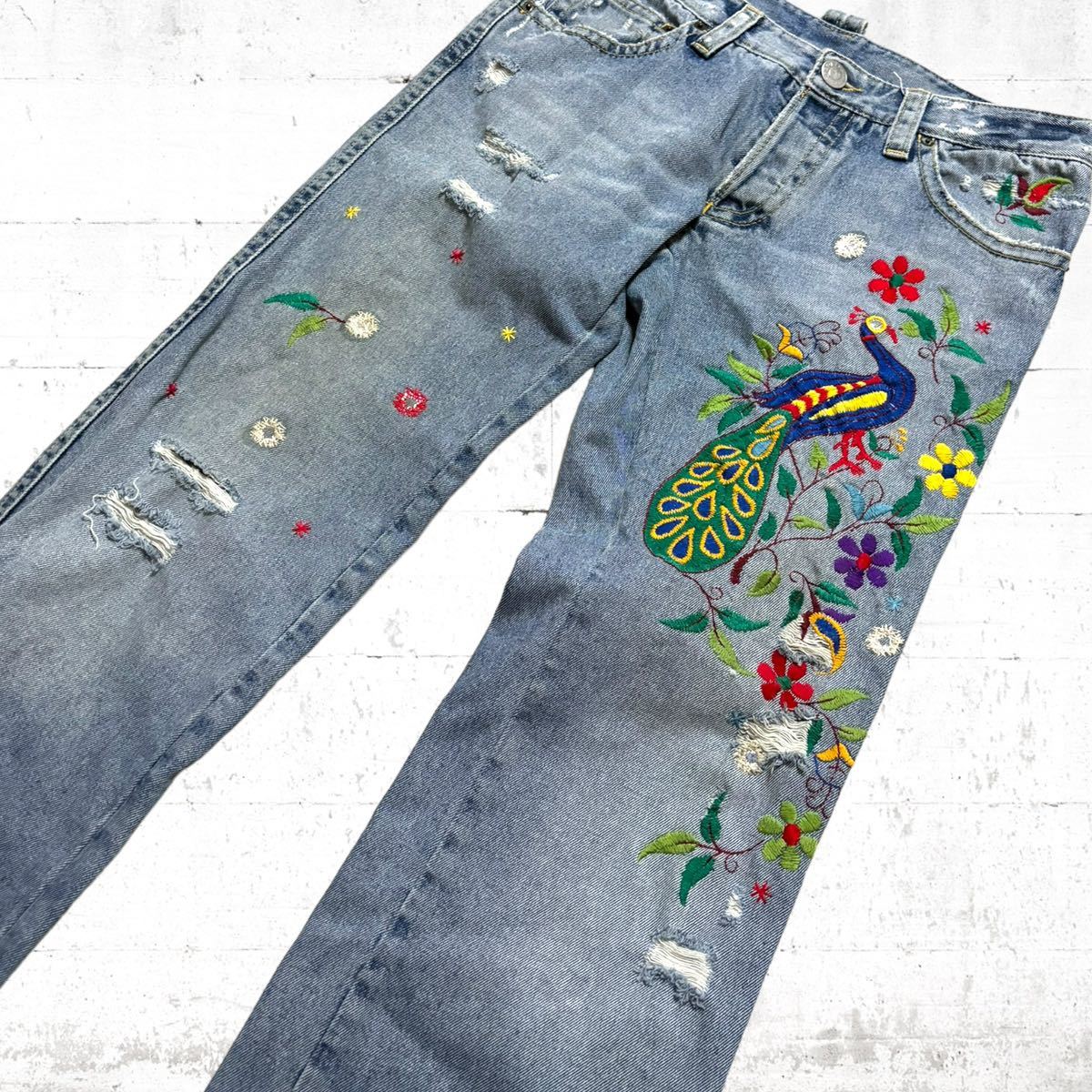 希少 DSQUARED2 刺繍 孔雀 クラッシュ ダメージ加工 デニム 希少 DSQUARED2 刺繍 孔雀 クラッシュ ダメージ加工 デニム