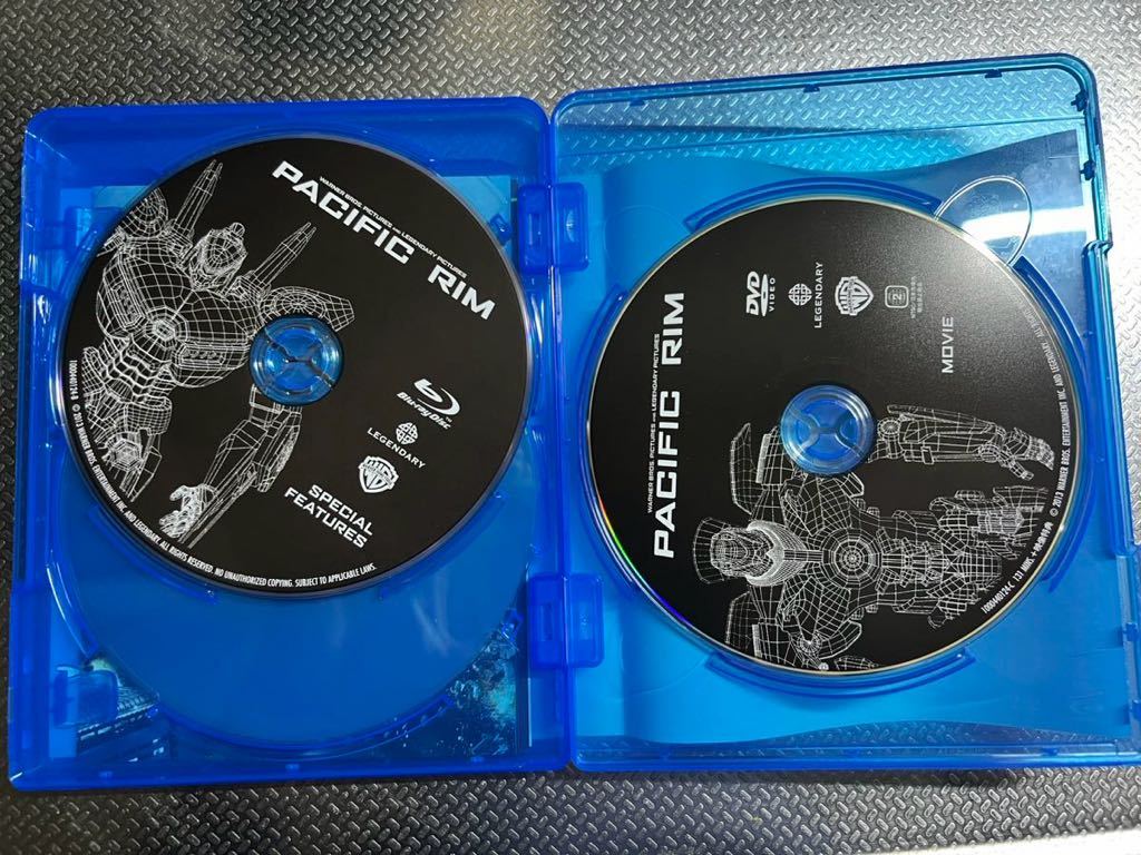 Blu-ray x2 +DVD 3枚組セット パシフィック・リム 未使用に近い_画像4