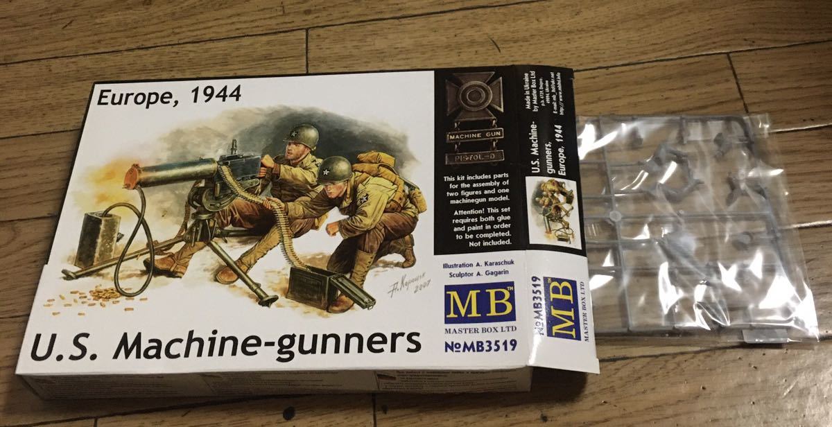 未組立 1/35 タミヤ・ドラゴン・他 WWII ドアメリカ軍戦車・戦闘車両＋レジン製フィギュア 計９個セット_画像9