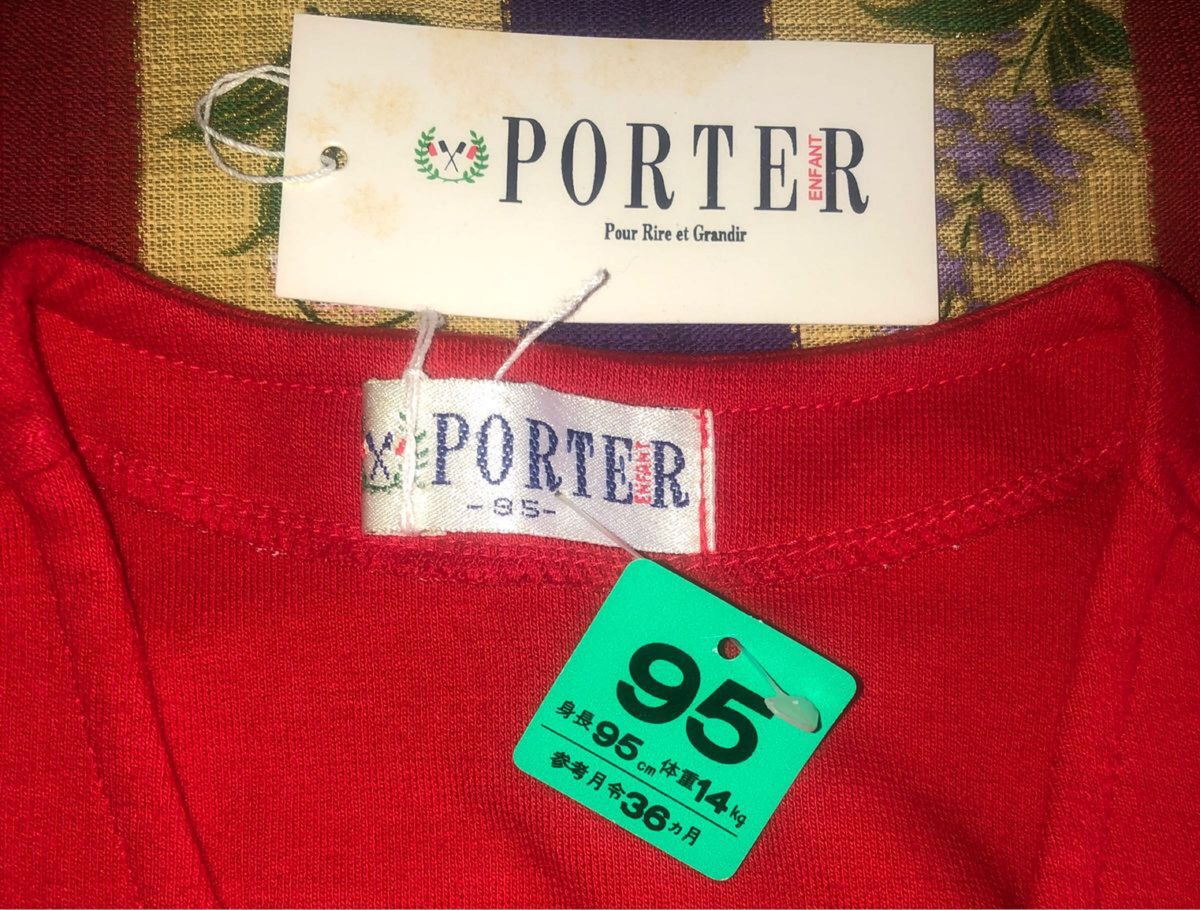 PORTER・韓国製子供服・チョッキ・袖無し・ノースリーブ・赤色／身長（約）95cm／体重（約）14㎏綿・100％／スリット糸使用