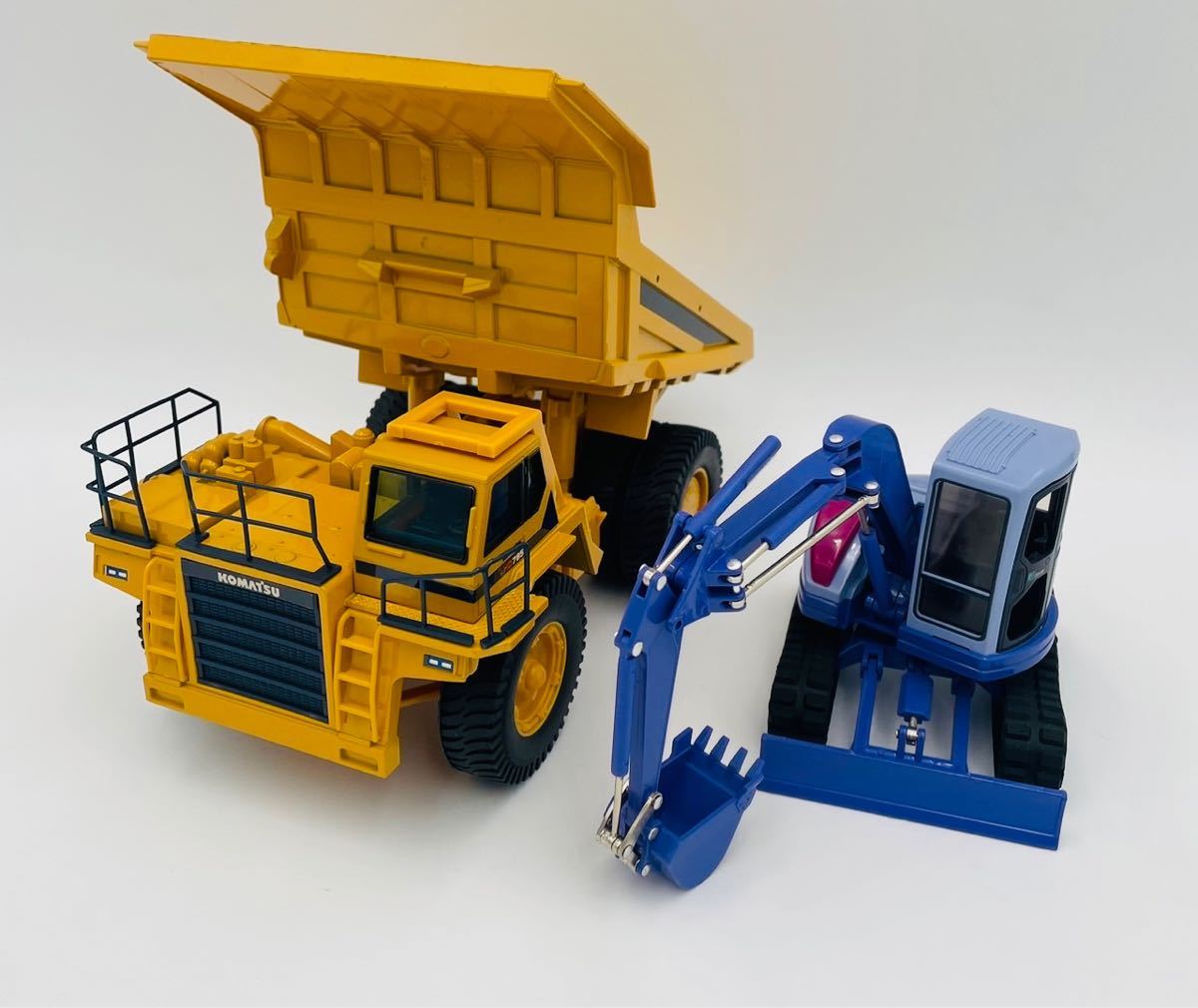 【1円スタート】KOMATSU コマツ ミニカー 2台まとめ ダンプトラック HD785 パワーショベル 油圧ショベル PC75UU 重機 ミニチュア 現状品 DM_画像1