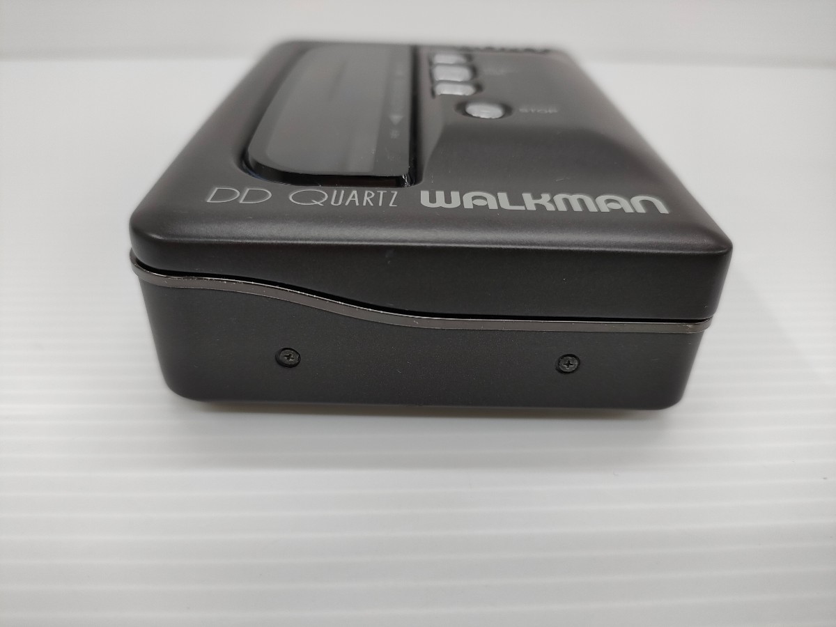 【ジャンク】SONY　WALKMAN　DD QUARTZ　カセットウォークマン　WM-DD9　専用カバー付　現状品_画像3