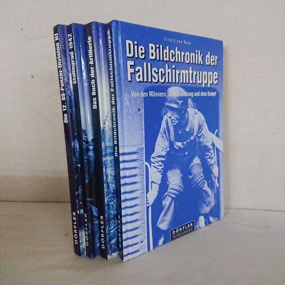 ミリタリー本 ドイツ軍 資料 4冊まとめ売り Die Bildchronik der Fallschirmtruppe  Das Buch der Artillerie  Stalingrad 1942ほかの画像1