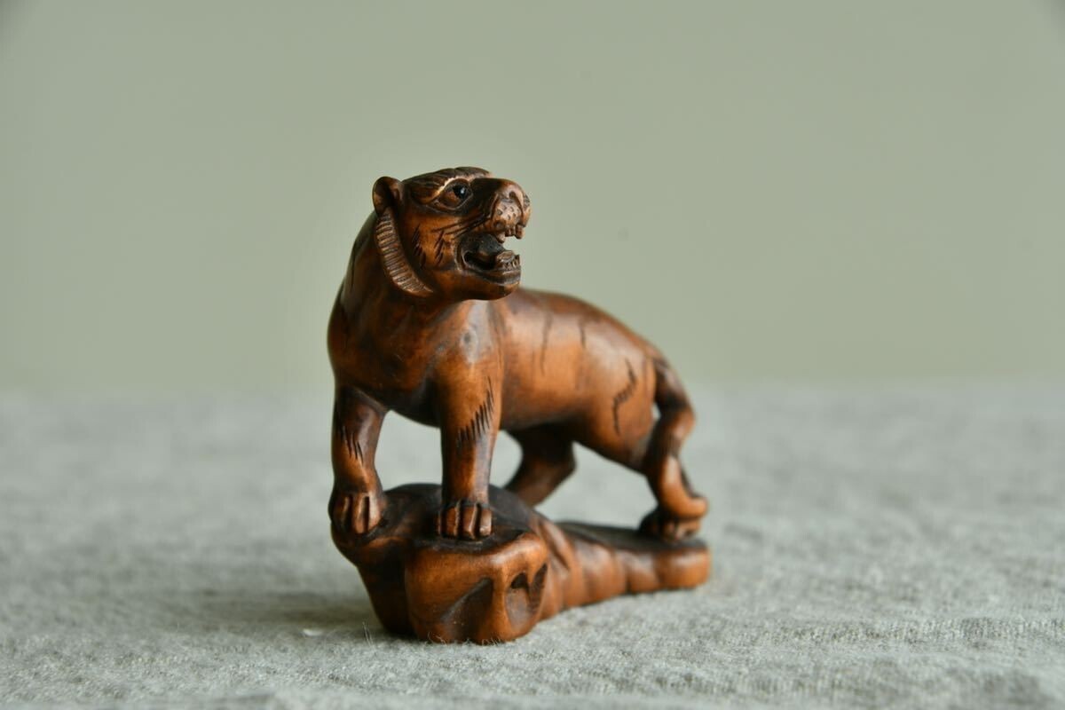 【古美術】虎 根付 Netsuke 精密 彫刻 超絶技巧 古玩 骨董 トラ 寅_画像3