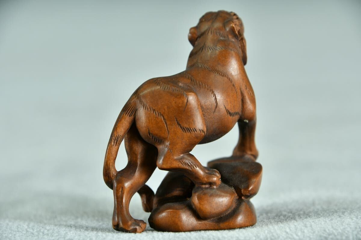 【古美術】寅 根付 Netsuke 精密 彫刻 超絶技巧 提げもの 提物 虎 とら 古玩 骨董 干支 縁起物 在銘