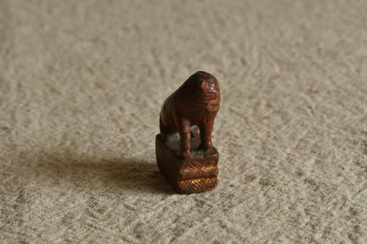 【古美術】獅子 犬？ 根付 古玩 骨董品 中国 ちゃうちゃう 古木 コレクション 提物 Netsuke 精密 彫刻 超絶技巧 彫塑 提げもの_画像2