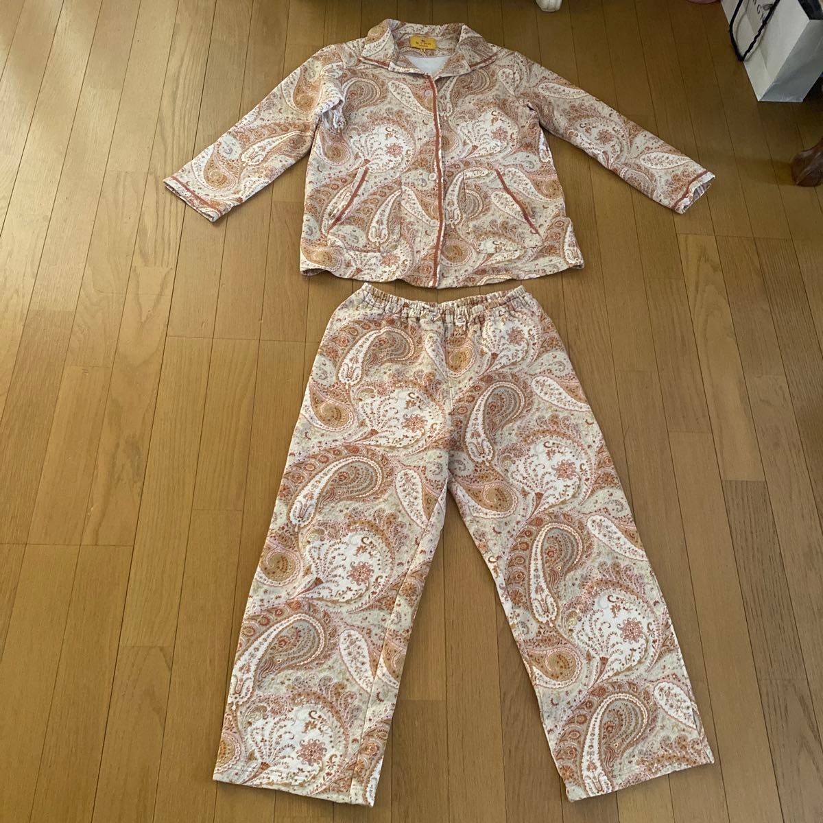 エトロ パジャマ Mサイズ キルティング仕様 ペイズリー柄 上品 エトロ パジャマ Mサイズ キルティング仕様 ペイズリー柄 上品