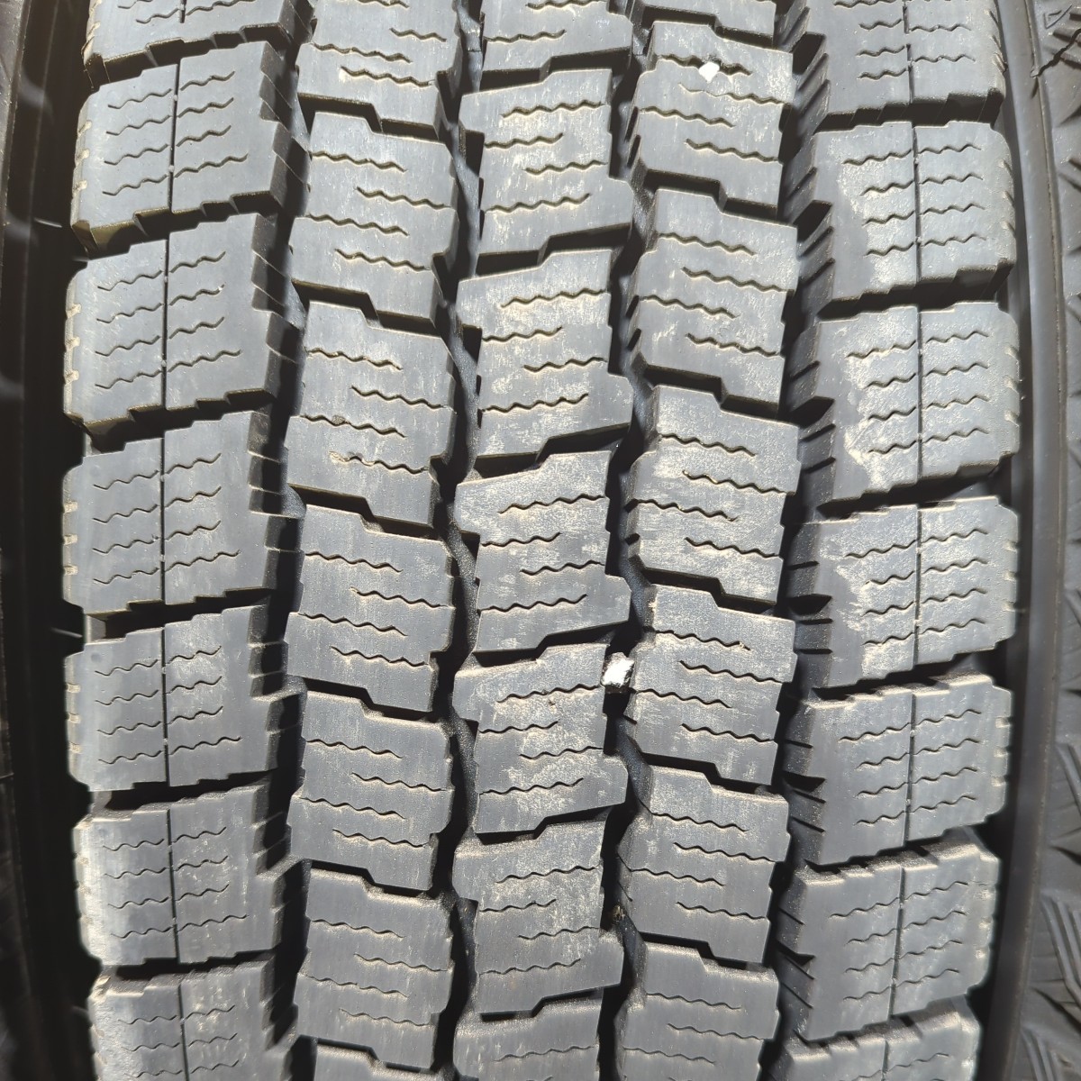 2184 グッドイヤー　195/85R16 114/112 LT バリ山　スタッドレス　6本　8.5分山〜　2021 激安プライス_画像3