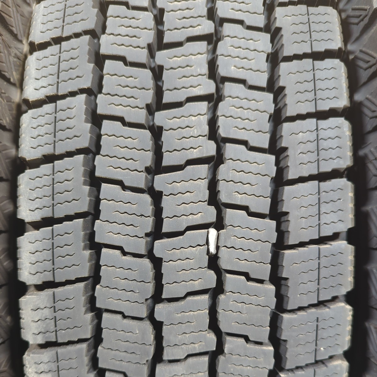 2184 グッドイヤー 195/85R16 114/112 LT バリ山 スタッドレス 6本 8.5分山〜 2021 激安プライスの画像5