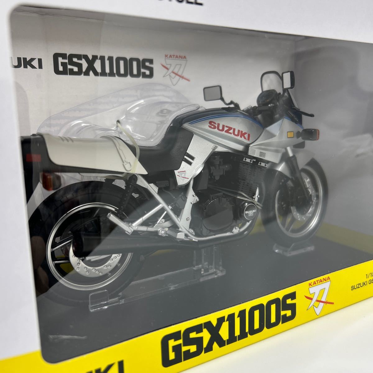 アオシマ 1/12 SUZUKI GSX1100S KATANA SD 青 銀 完成品 バイクシリーズ スズキ 刀 カタナ SILVER 旧車 ミニカー モデルカー_画像4