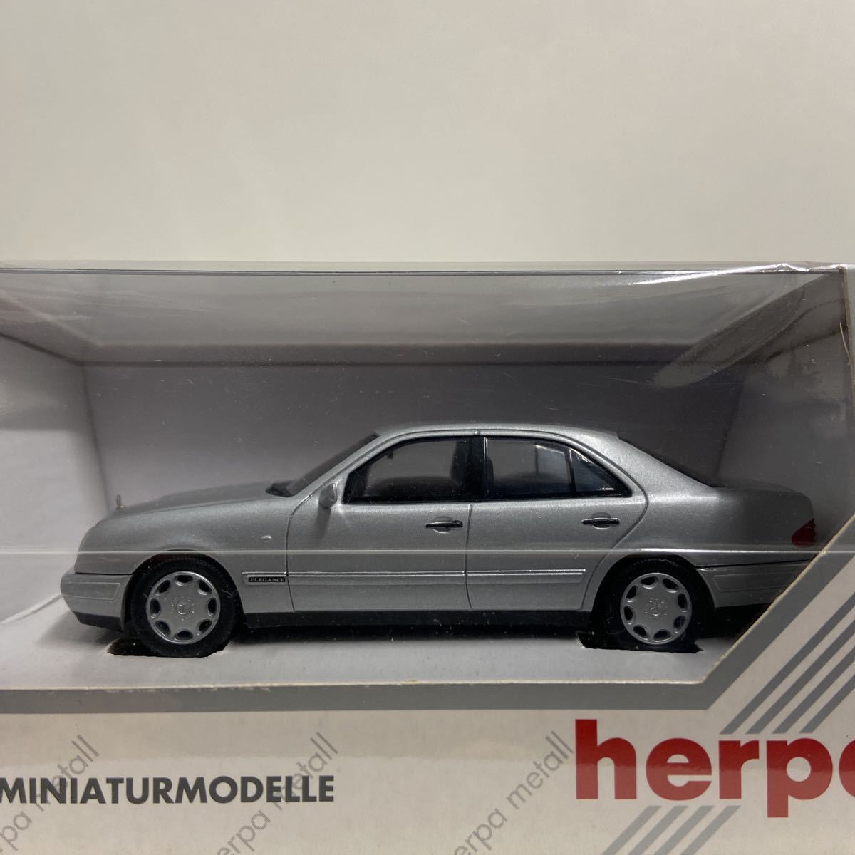 herpa 1/43 Mercedes Benz E280 Elegance ヘルパ メルセデスベンツ Eクラス セダン W210 シルバー ミニカー モデルカー_画像4
