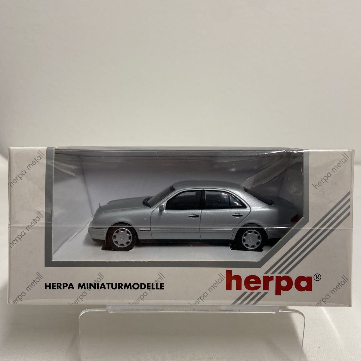 herpa 1/43 Mercedes Benz E280 Elegance ヘルパ メルセデスベンツ Eクラス セダン W210 シルバー ミニカー モデルカー_画像2