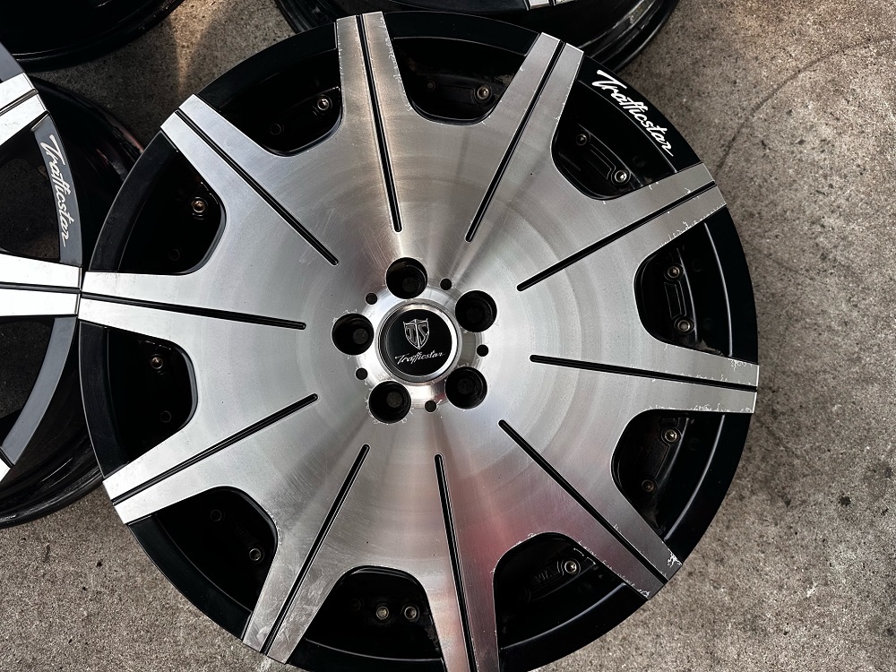 【中古品】【4本セット】トラフィックスター　18×7.5J 100-5H　+53　ハブ径67ミリ（実測）_画像2