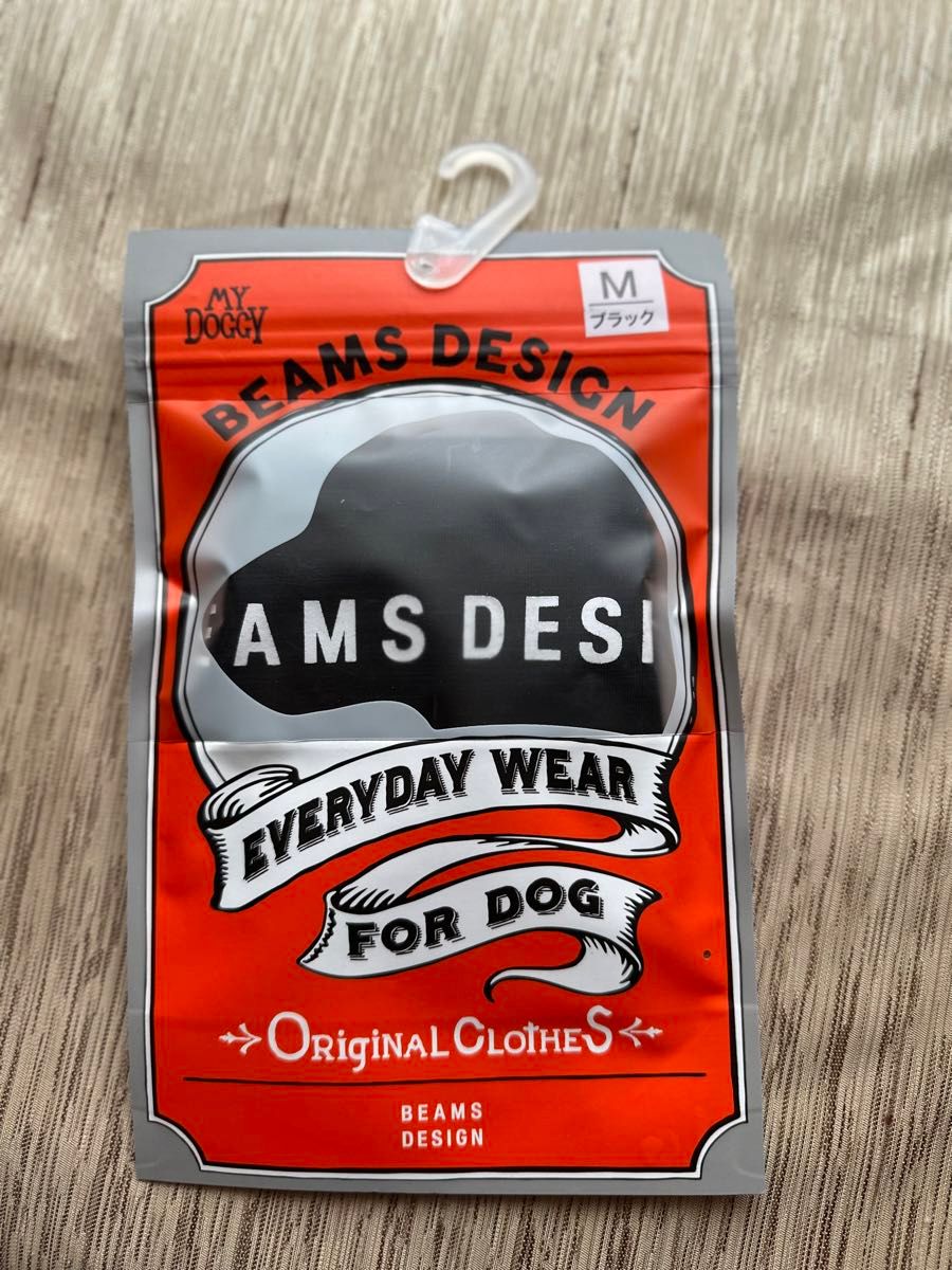 【正規品】新品未使用　ビームス　犬服　ロゴTシャツ　腕のオレンジタグが目立つ　黒　白ロゴ　おしゃれ見える　秀逸デザイン
