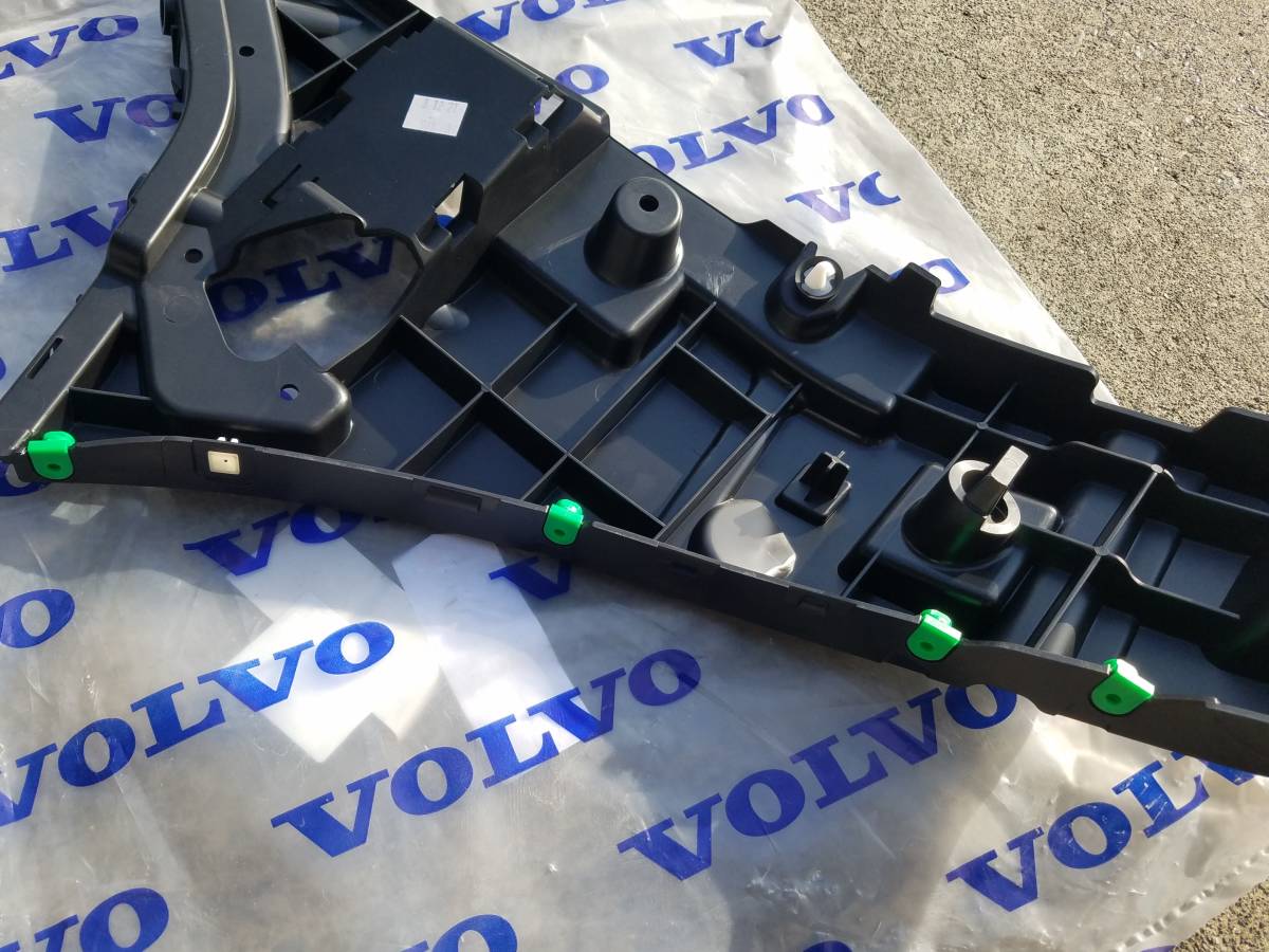 【未使用品】VOLVO ボルボ XC60 純正 リアバンパー ブラケット 右 31425224 31425226　S1797 _画像7