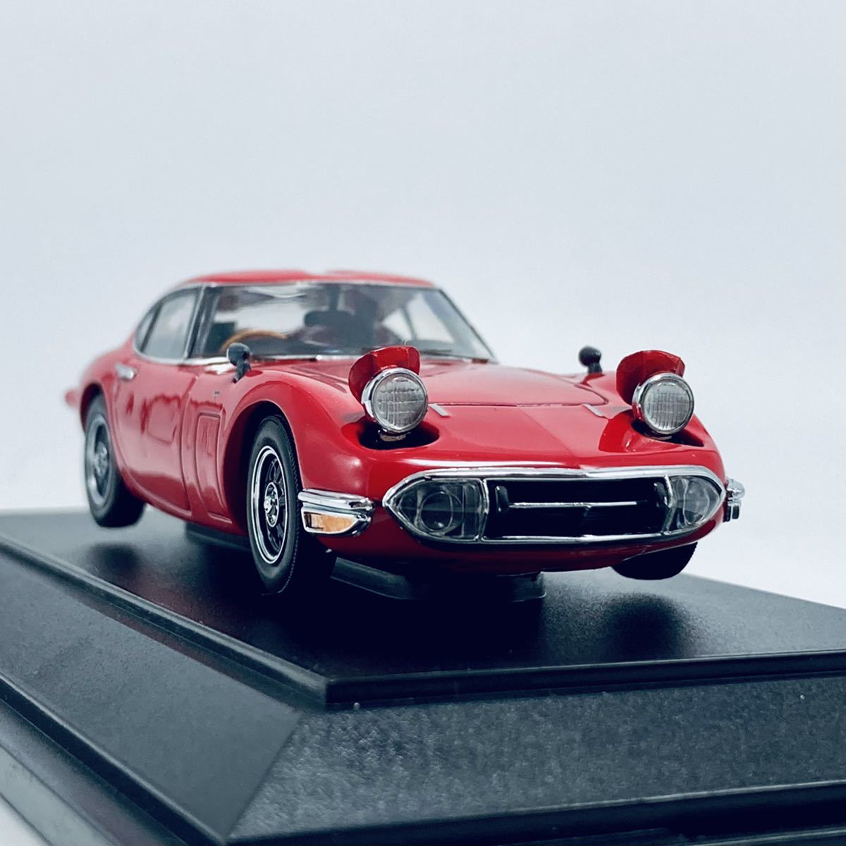 501 絶版品 EBBRO エブロ 1/43 1968年型 MF10 トヨタ 2000GT リトラクタブルライト開閉モデル_画像4