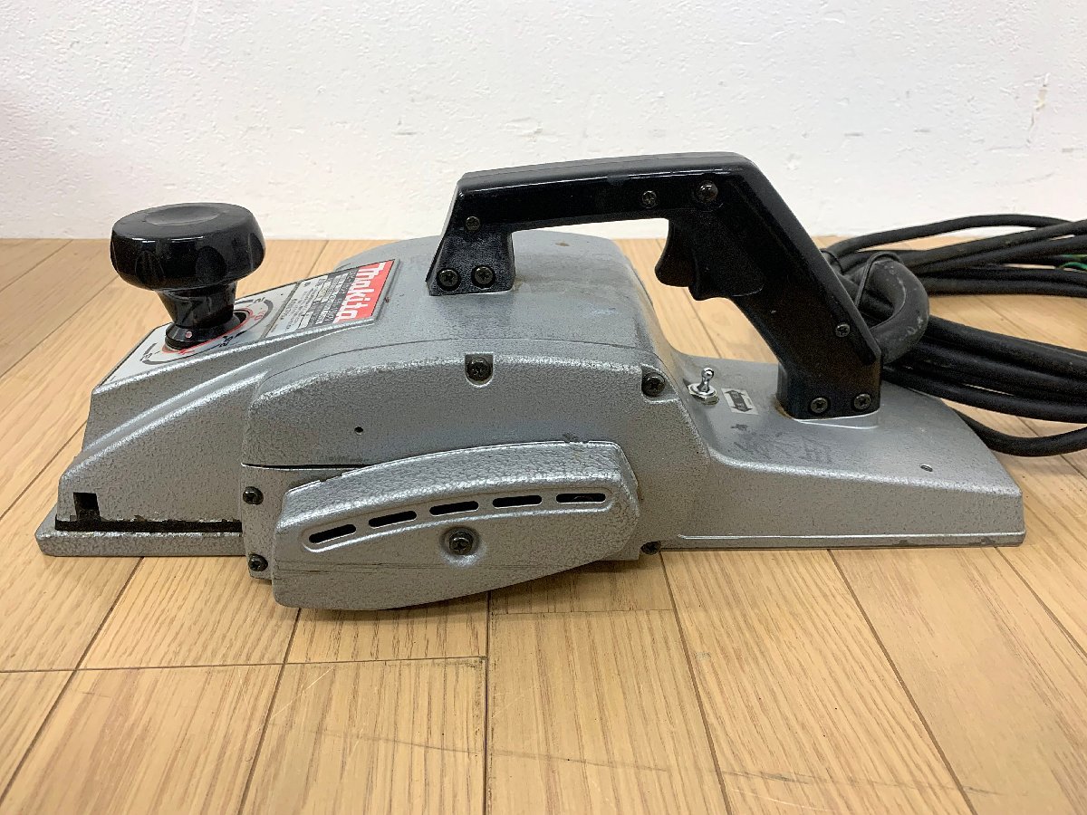 ★中古★マキタ makita 2スピードカンナ 1804N 本体 ケース・付属品付き 切削幅136mm 16000min-1 100V 50/60Hz 電動かんな 電動工具)倉b_画像3