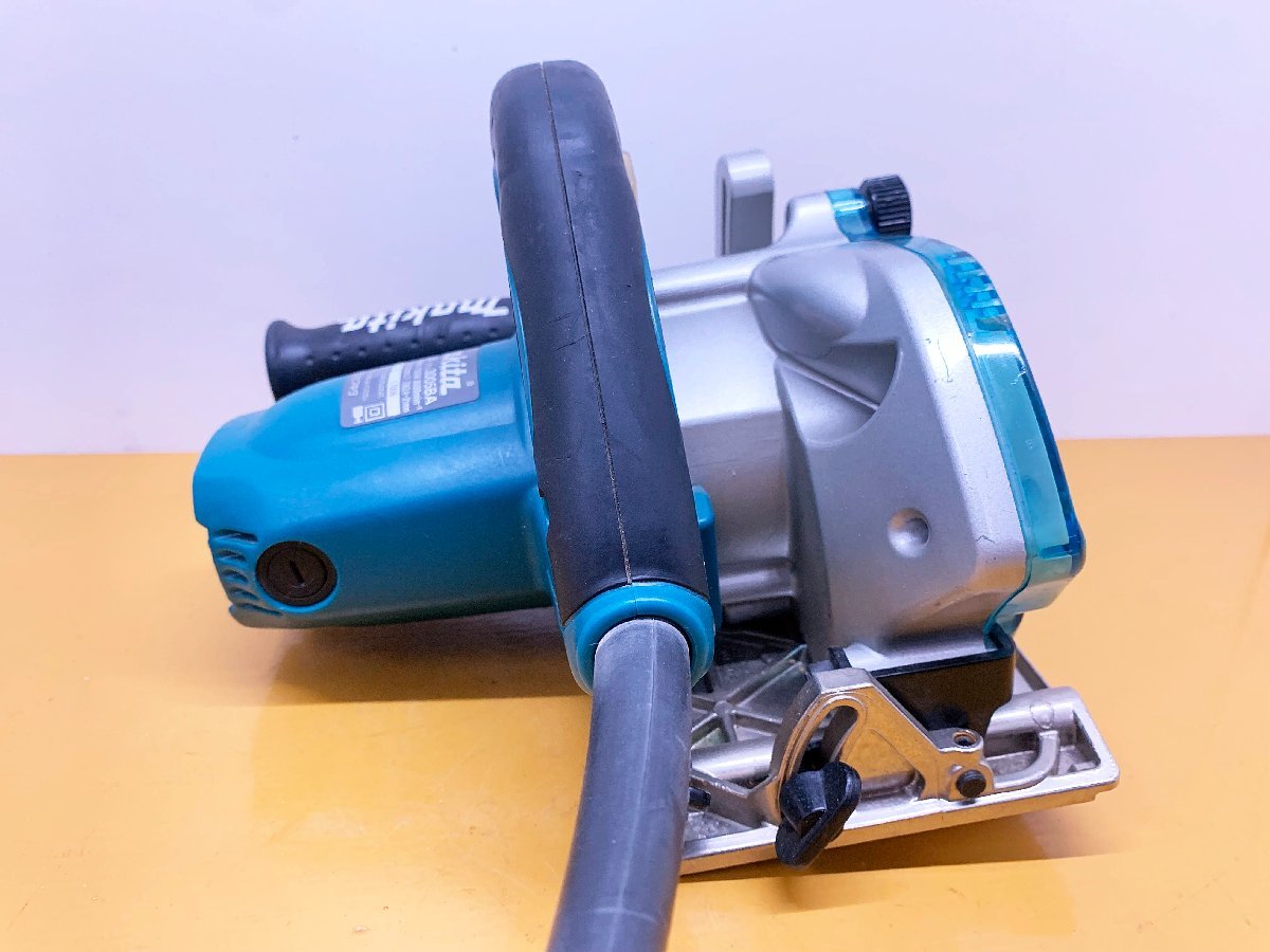 ★中古美品★マキタ makita 小型ミゾキリ 3005BA 本体 100V 50/60Hz 刃幅2.4～21mm 木材切断 DIY 溝切り 丸ノコ 電動工具)倉b_画像3