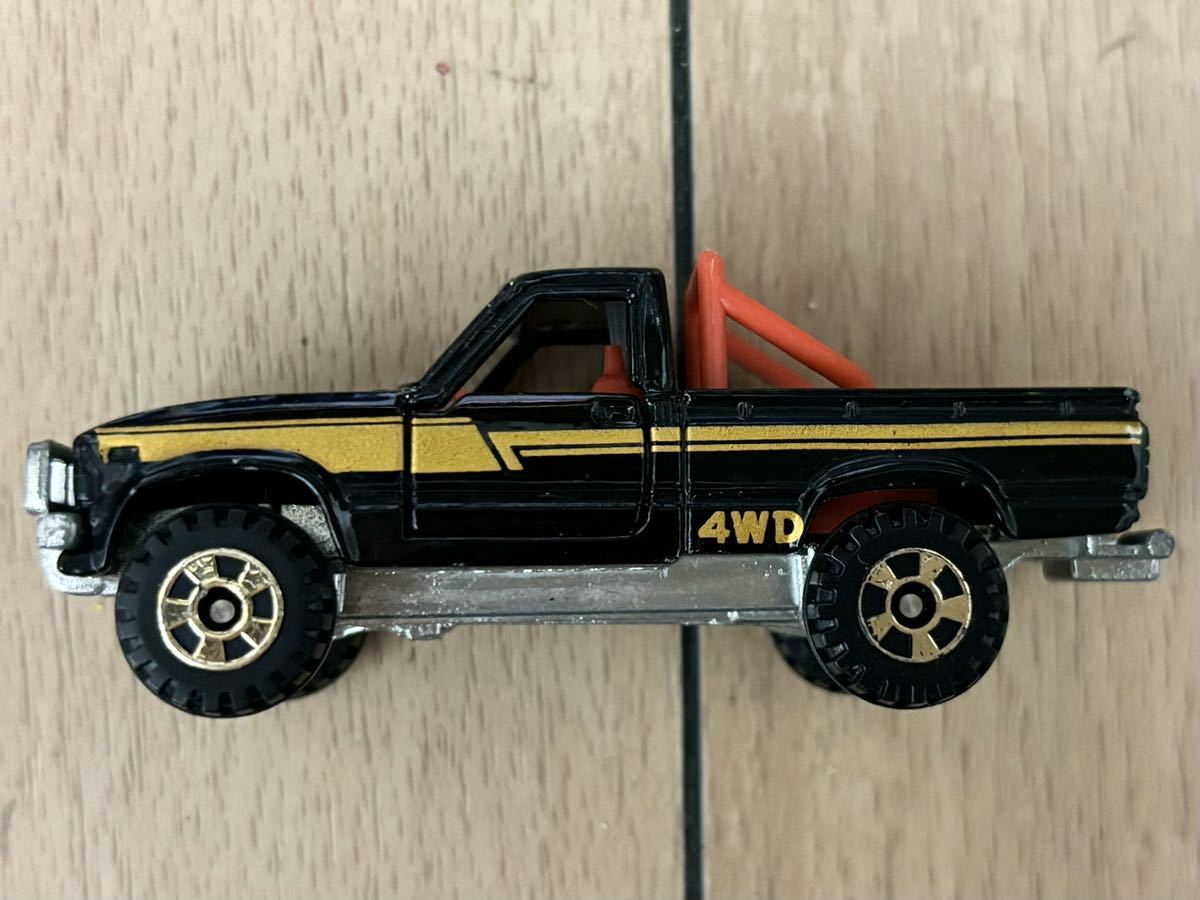 トミカ 日本製 No.61 トヨタ ハイラックス 4WD 1981年 やや美品_画像4