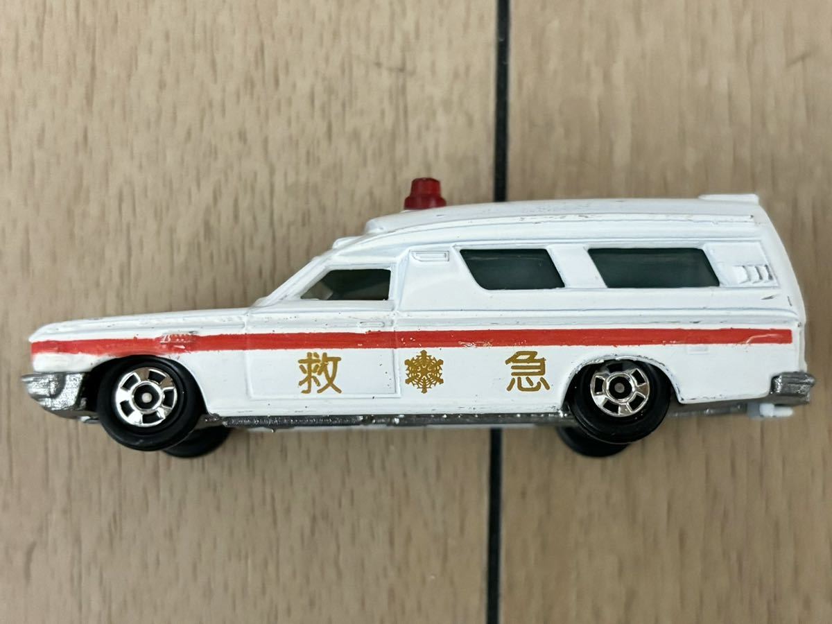 トミカ 日本製 No.40 トヨタ FJ55V型 救急車 1972年 やや美品_画像4
