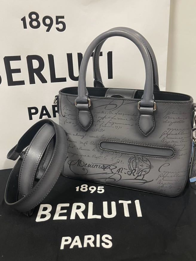 新品未使用定価40万ベルルッティ berluti トゥジュールガリバースクリットレザーメッセンジャーバッグ　ショルダーバッグ