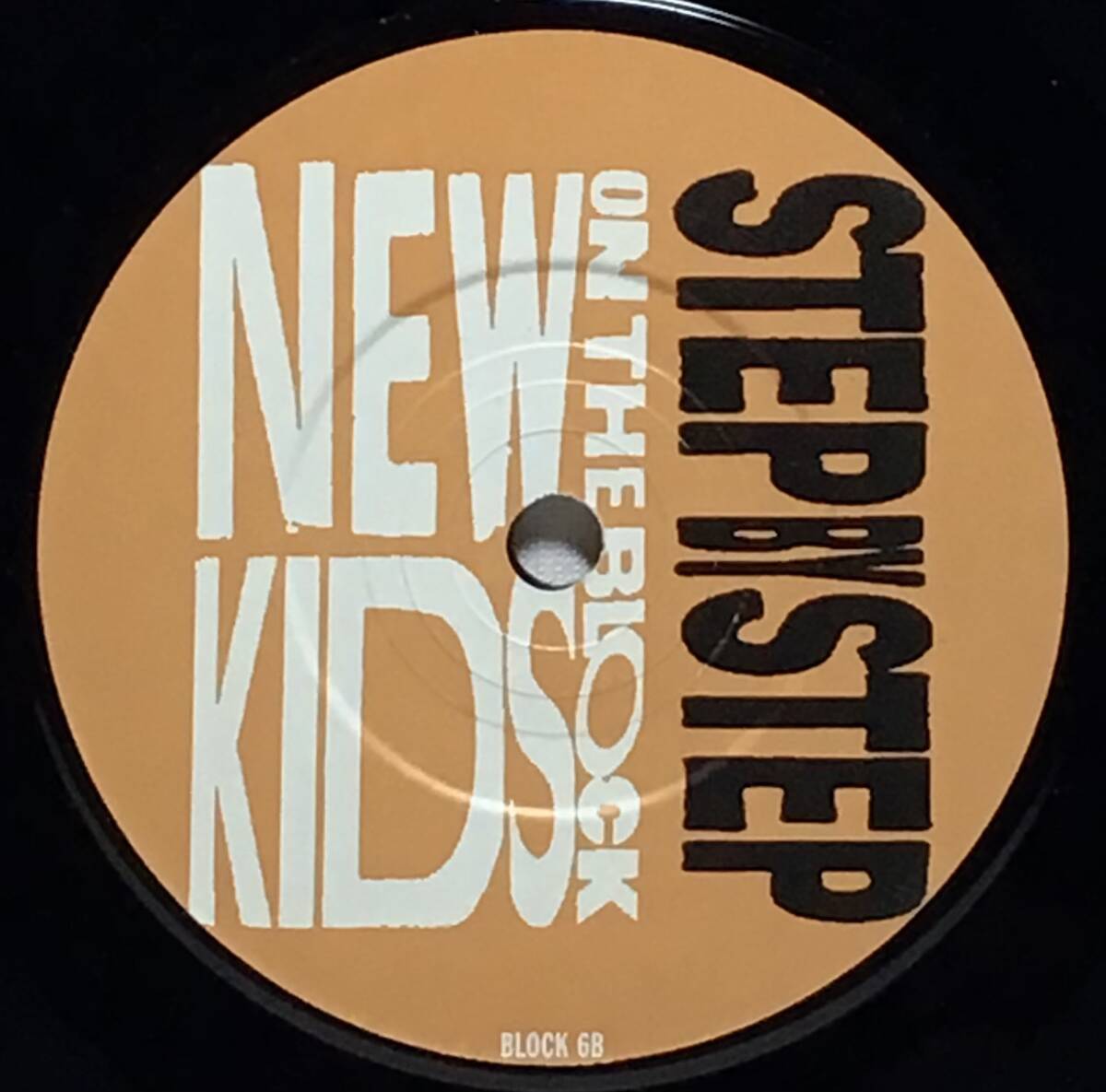 【英7】 NEW KIDS ON THE BLOCK / STEP BY STEP / VALENTINE GIRL / 1990 UK盤 7インチシングルレコード EP 45 試聴済_画像5