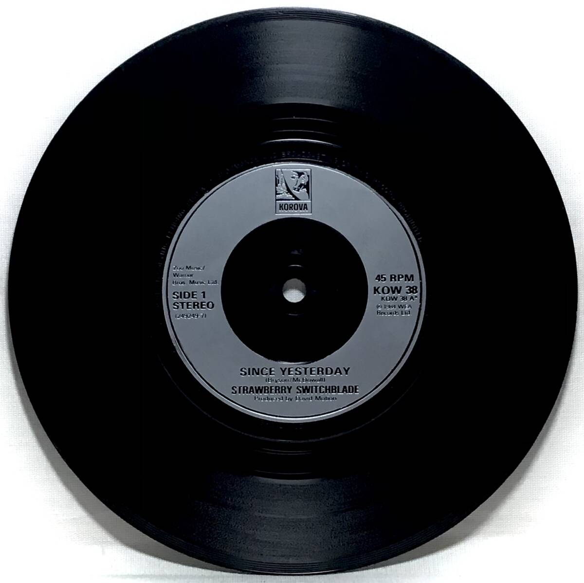 【英7】 STRAWBERRY SWITCHBLADE / SINCE YESTERDAY / BY THE SEA / 1984 UK盤 7インチレコード EP 45 ストロベリースウィッチブレイド_画像3
