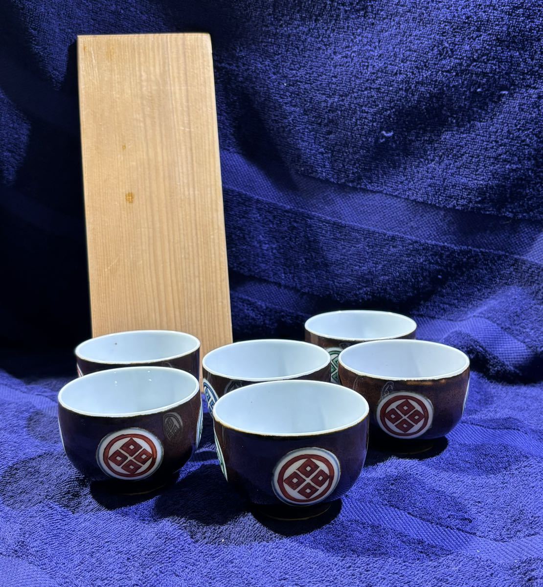須田菁華作 四色家紋 湯呑み6客 合箱 茶器 須田菁華作 四色家紋 湯呑み6客 合箱 茶器