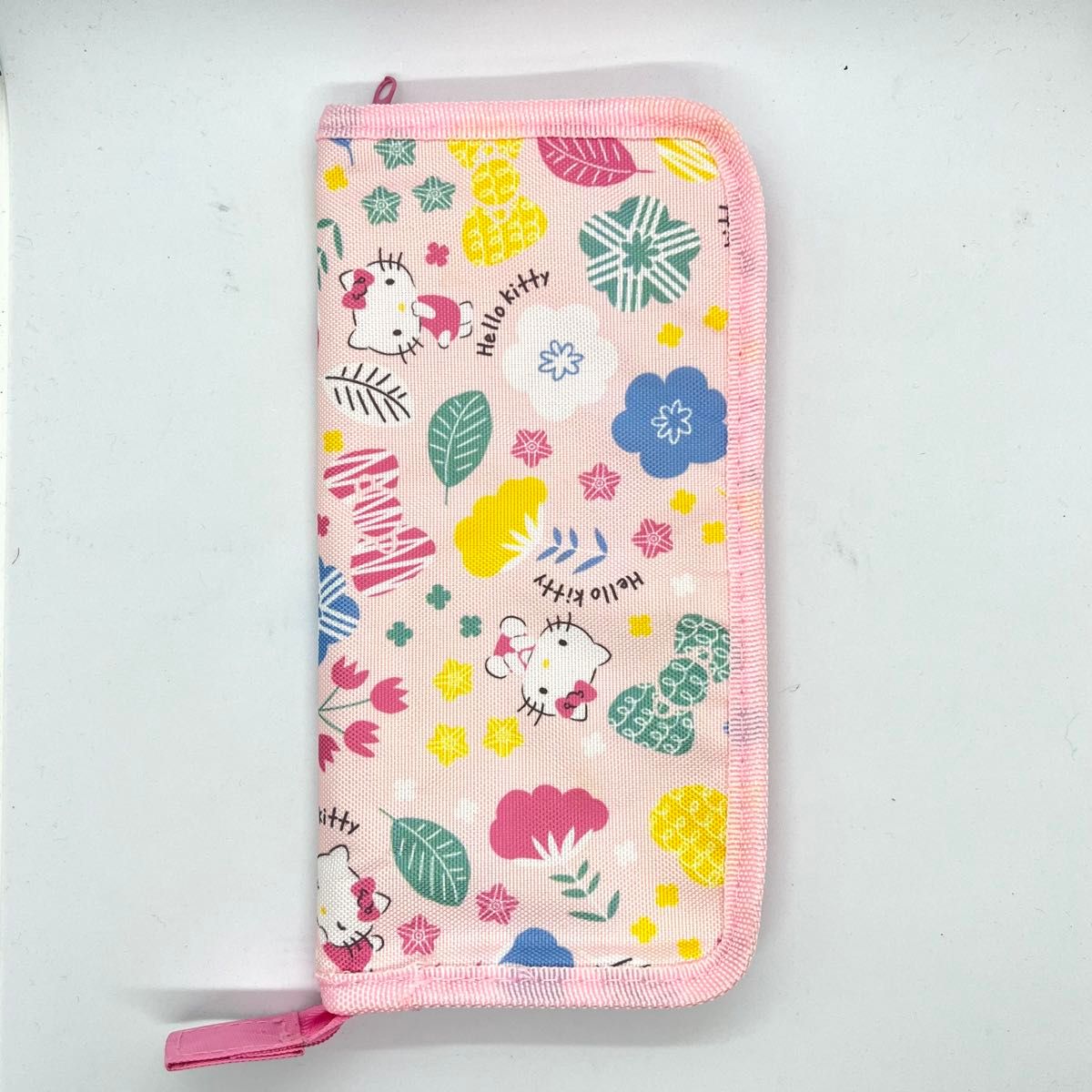 Hello Kitty ハローキティ マルチケース&お薬手帳ケース 2点SET Hello Kitty ハローキティ マルチケース&お薬手帳ケース 2点SET