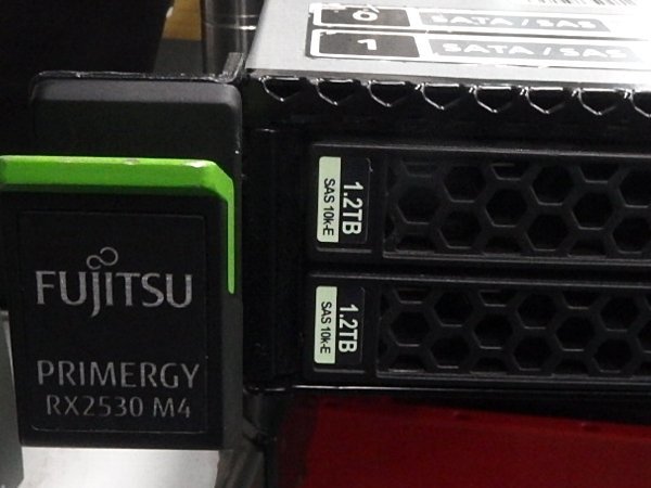 ■○ Fujitsu PRIMERGY RX2530 M4 Xeon Silver 4112 2.60GHz RAM 32GB/HDD 1.2TB×9 SAS /DVD-ROM/BIOS起動確_画像2