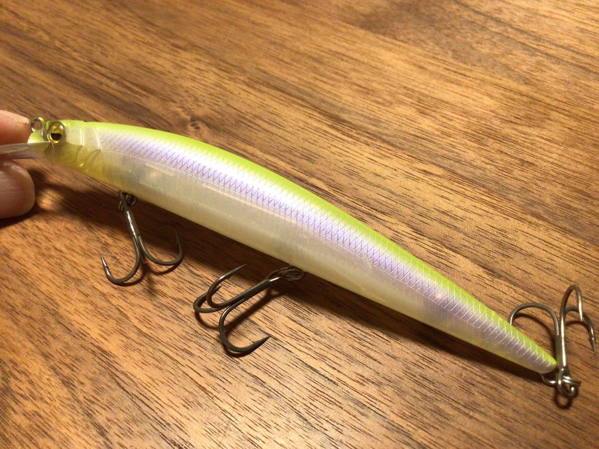 Q★美品★RAIDJAPAN レイドジャパン LEVEL MINNOW PLUS レベルミノープラス「レモンバック」ジャークベイト_画像2