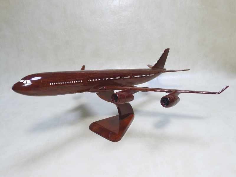 珍品！ ◆ エアバス A340 / 木製 ◆ 1/200 wooden airplane ◆ 店舗・ディスプレイ / インテリア・オブジェ ◆ Airbus A340_画像2