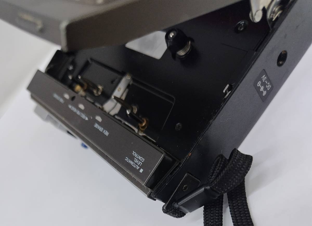 AIWA アイワ TP-26 ポータブルカセットプレーヤー カセットレコーダー AUTO REVERSE ジャンク 動作未確認 6506_画像6