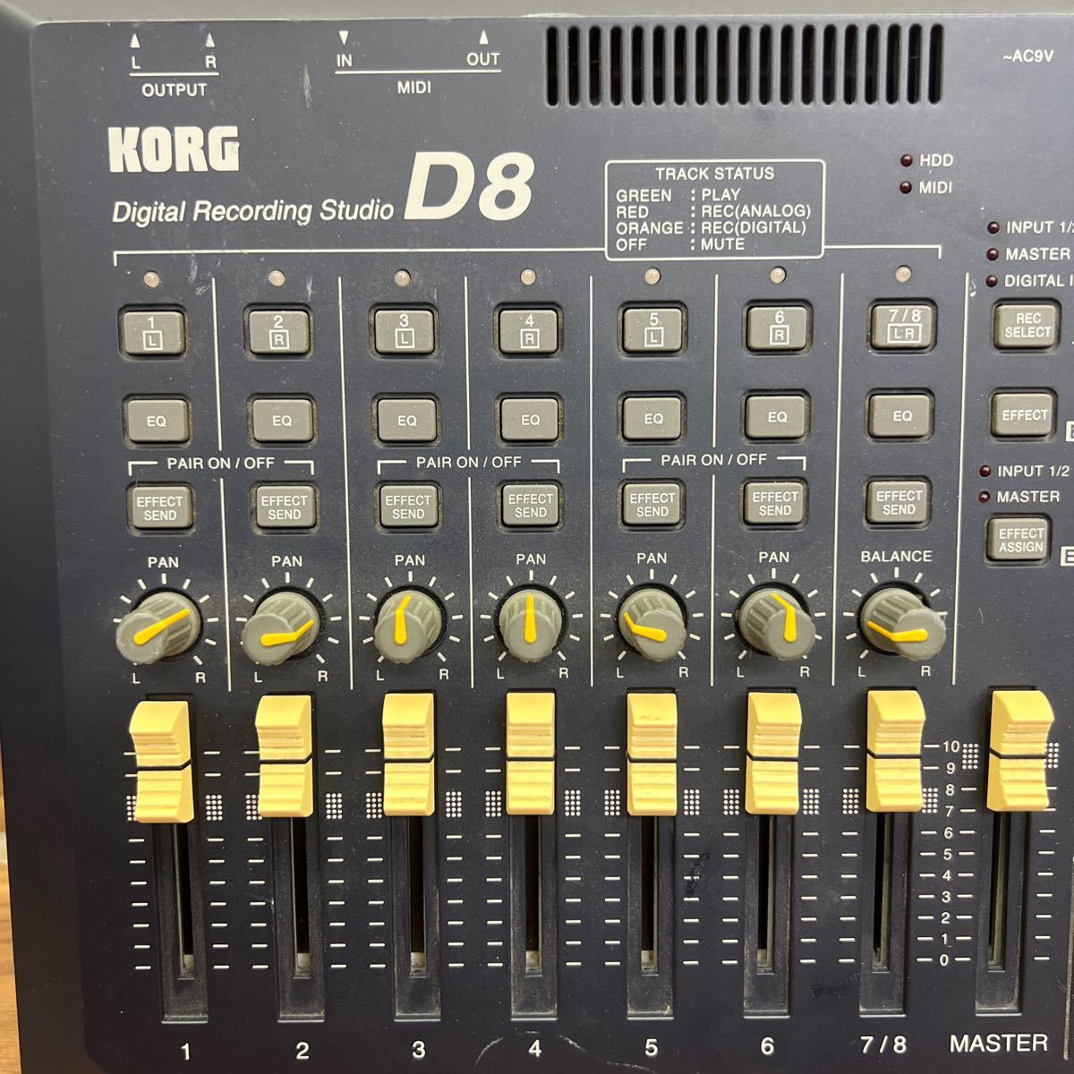 ■ C-84 KORG D8 コルグ Digital Recording Studio マルチトラックレコーダー ケーブル欠品 動作未確認_画像3