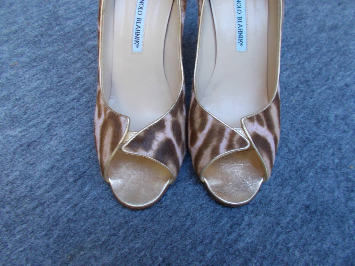 MANOLO BLAHNIK Manolo Blahnik open tu pumps 40