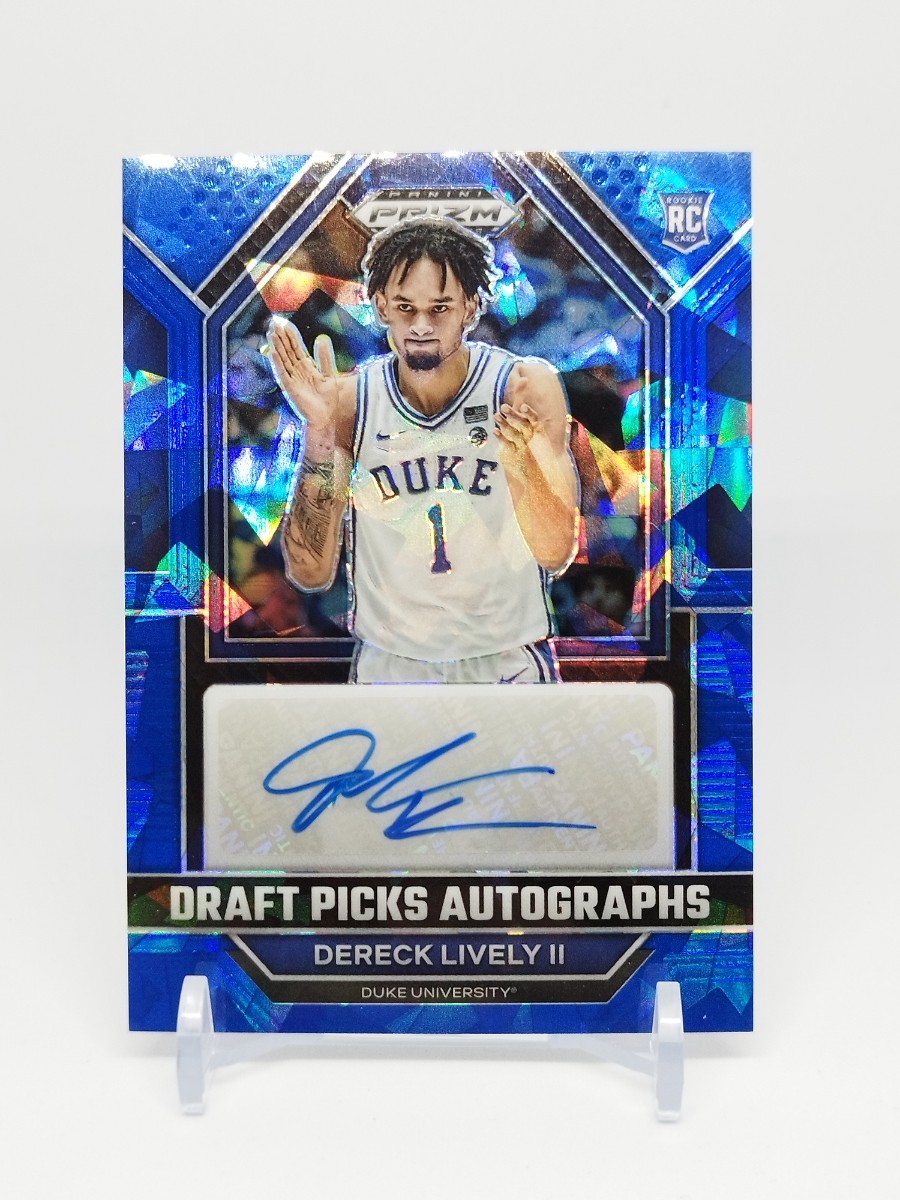 【75シリオート】23-24 Dereck Lively II Panini Prizm Draft Picks Blue Cracked Ice Auto デレックライブリー 二世 マーベリックスの画像1